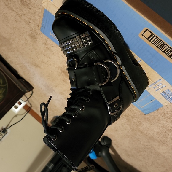 Dr. Martin's leather platform boots. Has hardware attached. Blk sz 5.5 - Picture 3 of 14